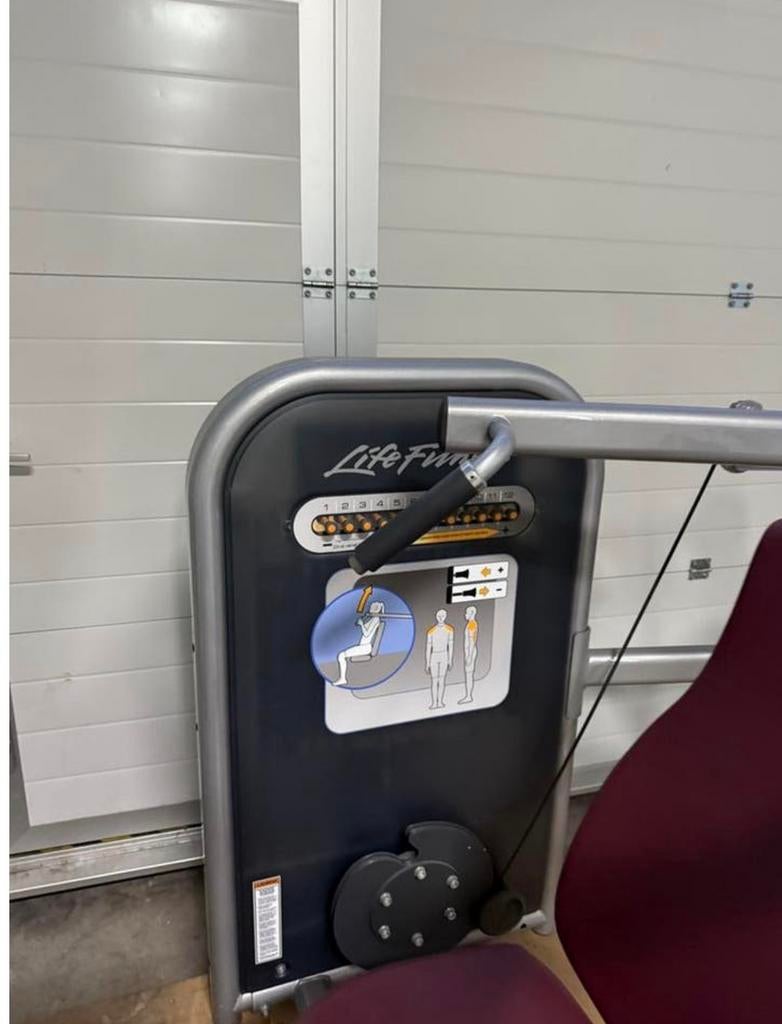 Life Fitness Circuit Shoulderpress / Schulterpresse, Ophalen, Benen, Gebruikt, -