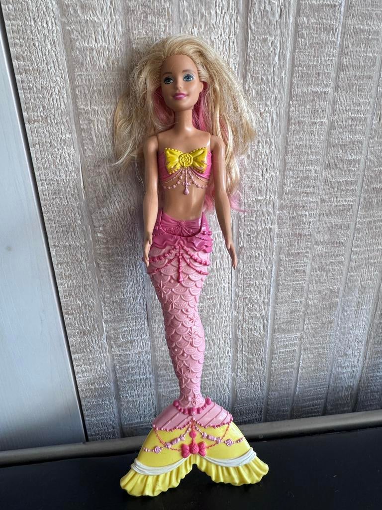 Barbie Zeemeermin Pop - Roze en Geel, Kinderen en Baby's, Speelgoed | Poppen, Ophalen of Verzenden, Gebruikt, Barbie