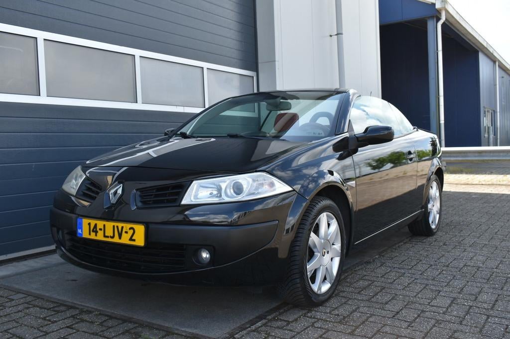 Renault Mégane Coupé-Cabriolet 1.9 dCi Dynamique youngtime, Auto's, Renault, Voorwielaandrijving, Euro 5, 4 cilinders, Cabriolet