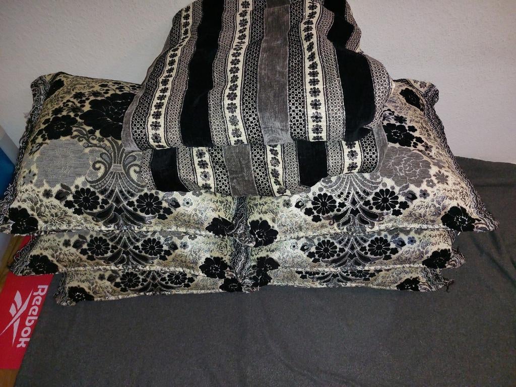 Set van 5 sierkussens, zwart/beige met bloemmotief, Ophalen, Zo goed als nieuw, Zwart, Vierkant