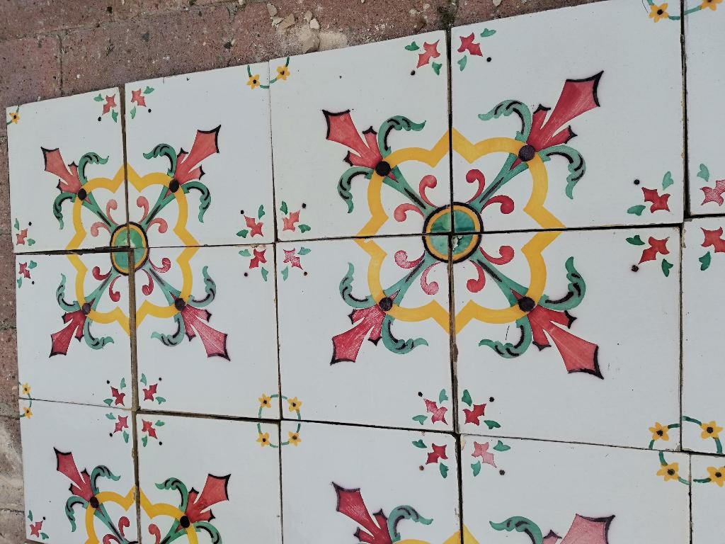 6,1m2 kleurrijke antieke Franse tegels geel, rood, groen, Antiek en Kunst, Ophalen