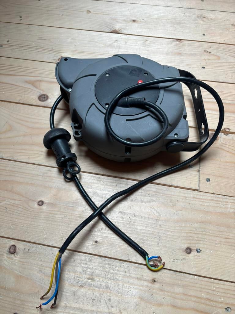 Automatisch oprolbare stroom haspel 11mtr, Ophalen of Verzenden, Zo goed als nieuw