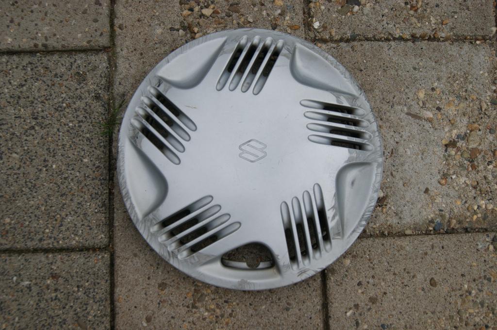 1 losse originele wieldop Suzuki Swift 13 inch, Auto diversen, Wieldoppen, Ophalen of Verzenden, Gebruikt