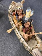 Indianen in kano beeldje - Decoratie, Ophalen of Verzenden, Gebruikt, Mens