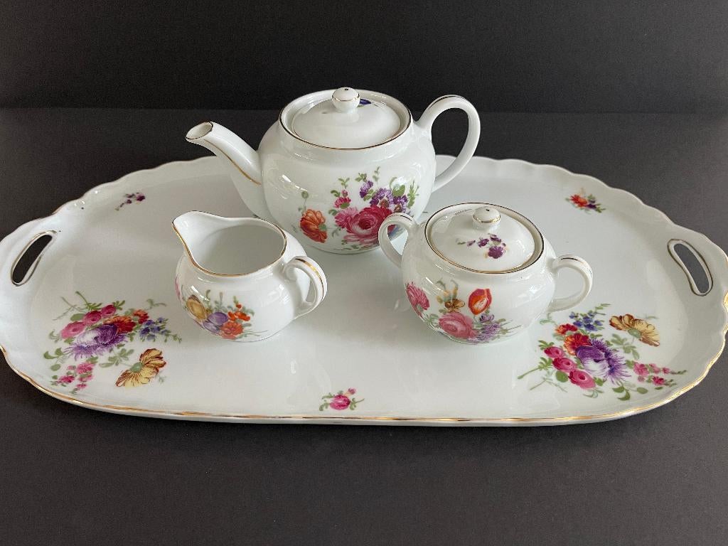Dienblad met theepot, suikerpot, melkkannetje Victoria China, Ophalen of Verzenden