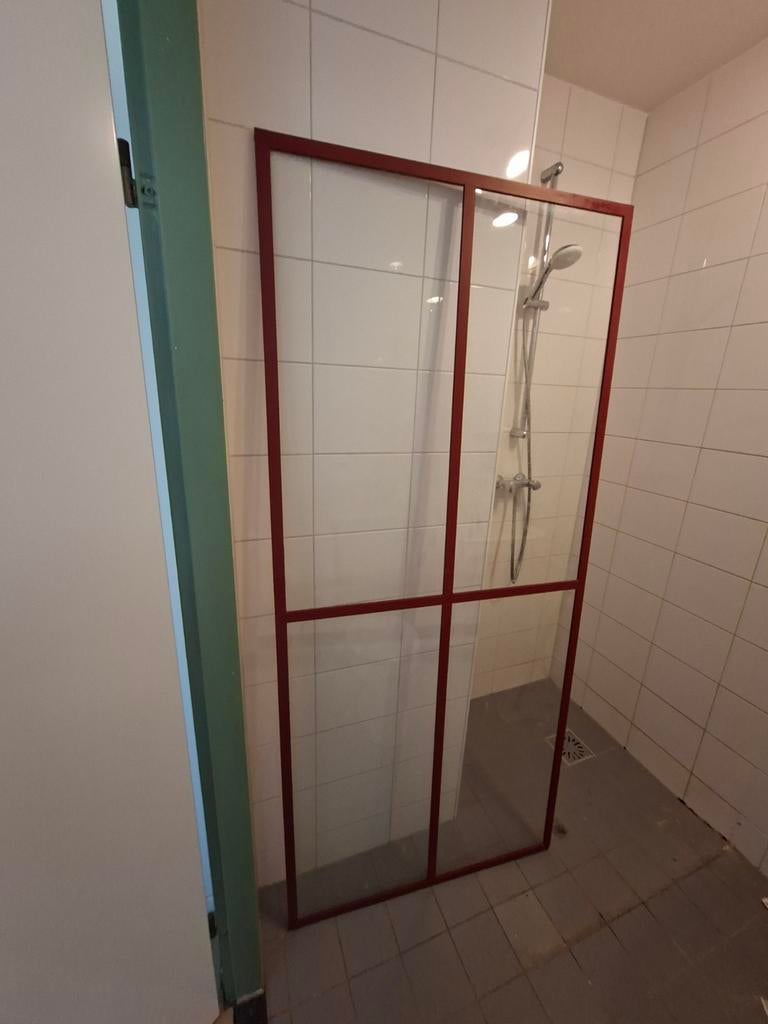 Zo goed als nieuwe knalrode douchewand (87x195 cm), Ophalen of Verzenden