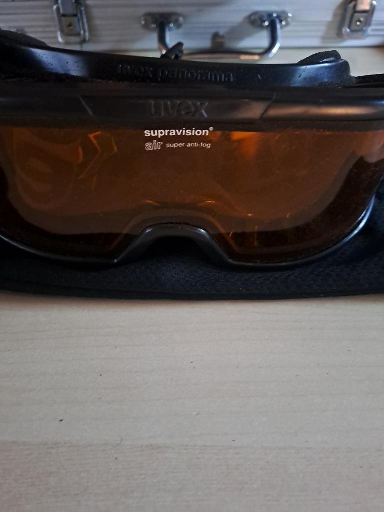 Uvex skibril met hoes, Kleding | Dames, Wintersportkleding, Ophalen of Verzenden