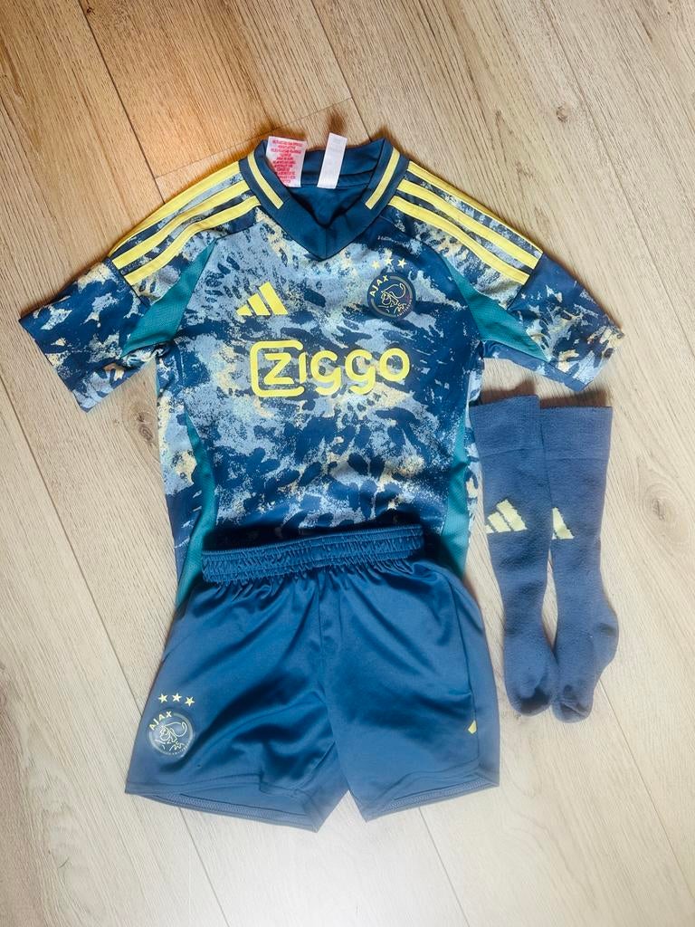 Ajax tenue maat 104 - Voetbalset voor kinderen, Ophalen, Zo goed als nieuw, Jongen, Sport- of Zwemkleding