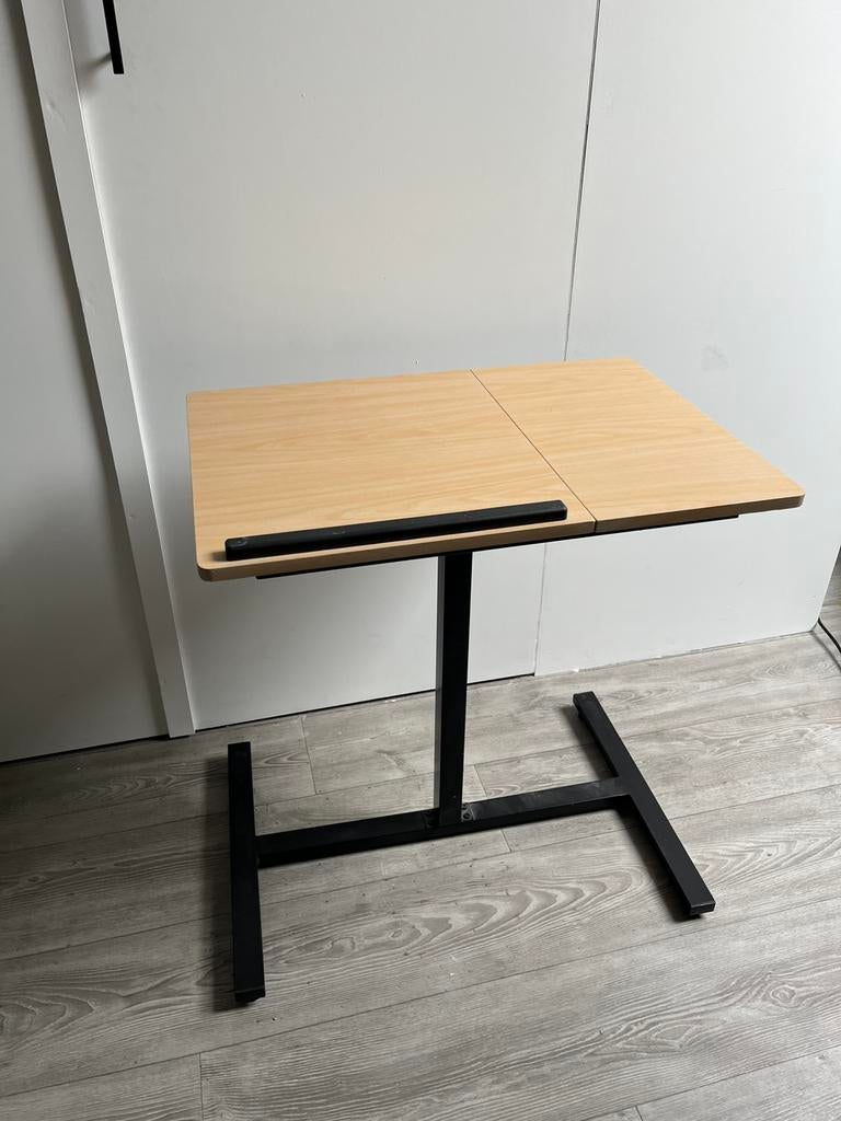 Verstelbaar laptop-/bijzettafeltje met kantelbaar blad, Ophalen, Gebruikt