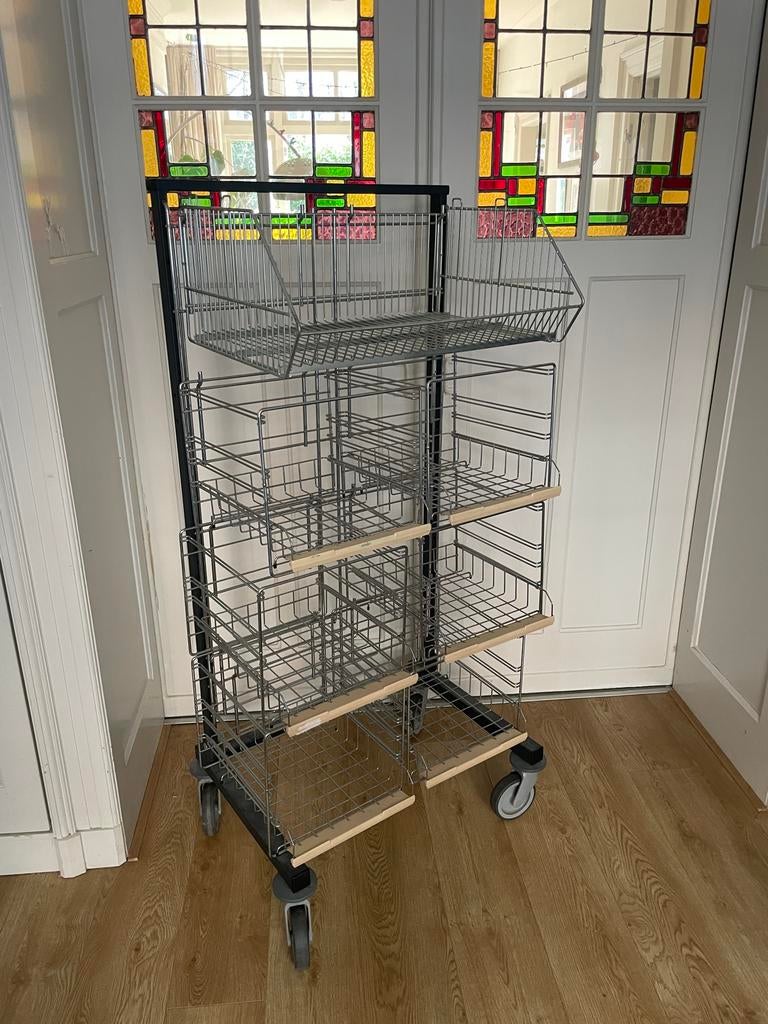 Vintage Industrieel Winkelrek / Displayrek op Wielen, Huis en Inrichting, Ophalen, Zo goed als nieuw
