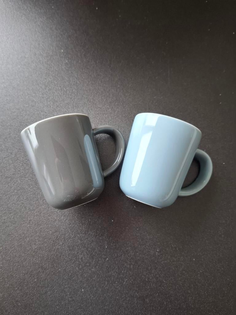 Twee nieuwe espresso kopjes .1 grijze en 1 lichtblauwe., Huis en Inrichting, Keuken | Servies, Ophalen of Verzenden, Nieuw, Kop(pen) en/of Schotel(s)