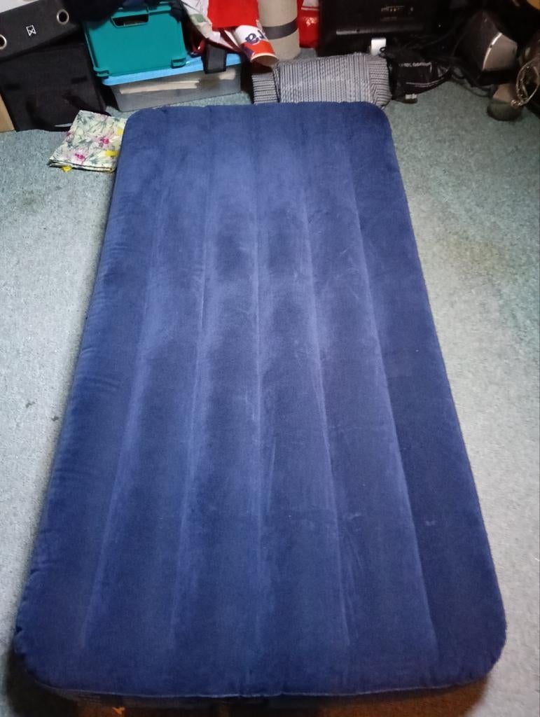 2 intex 1 persoons luchtbedden, Ophalen, Zo goed als nieuw