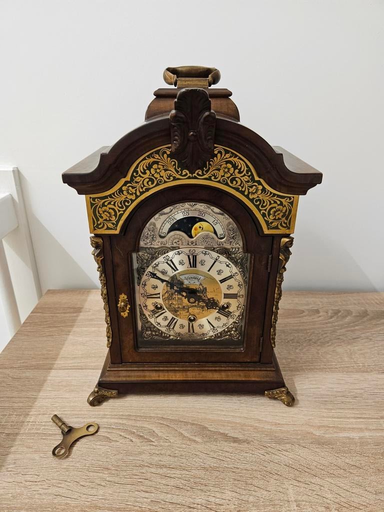 Antieke Wuba Tafelklok met Maanstand, Ophalen