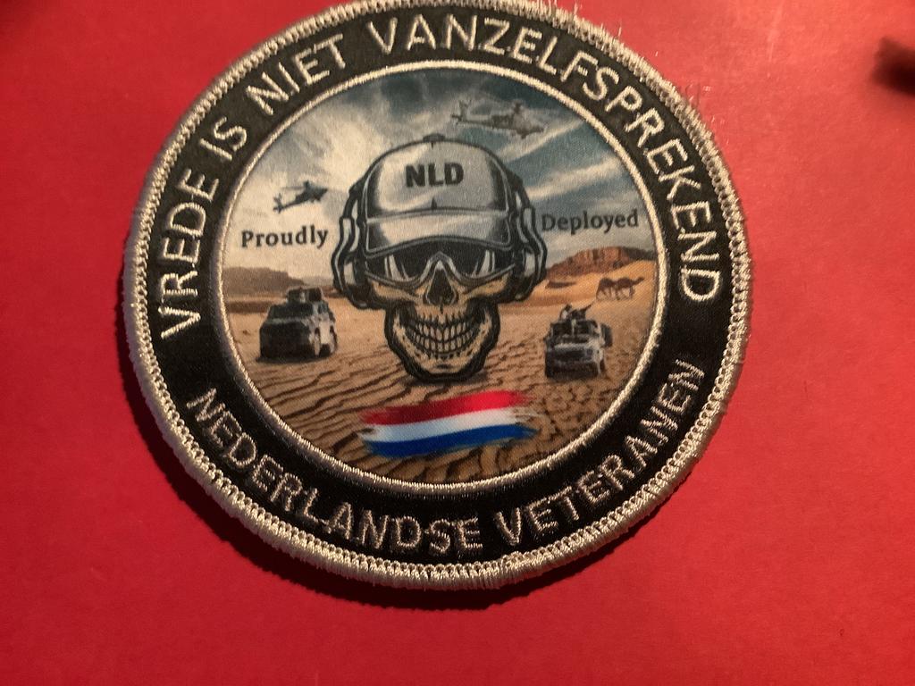 Badge van de Veteranen NLD met velcro, Ophalen of Verzenden, Landmacht, Nederland, Embleem of Badge