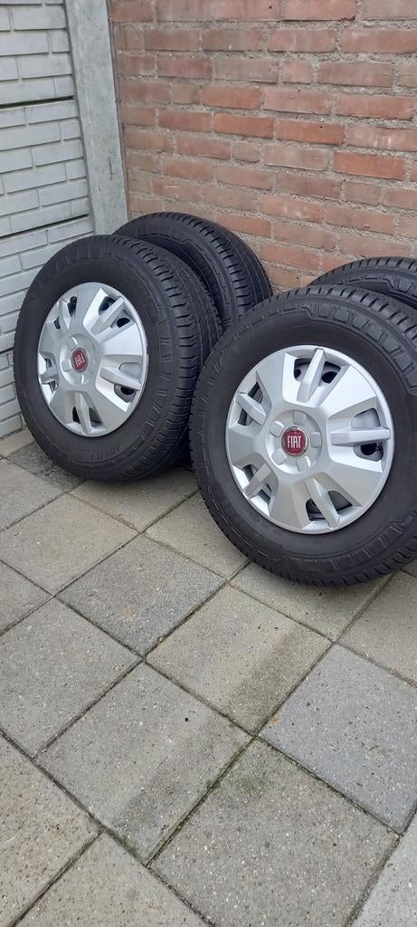 Fiat Ducato camper banden met velgen en doppen 215x70x15 4st, Auto-onderdelen, Banden en Velgen, Ophalen, 15 inch, Band(en), Zomerbanden