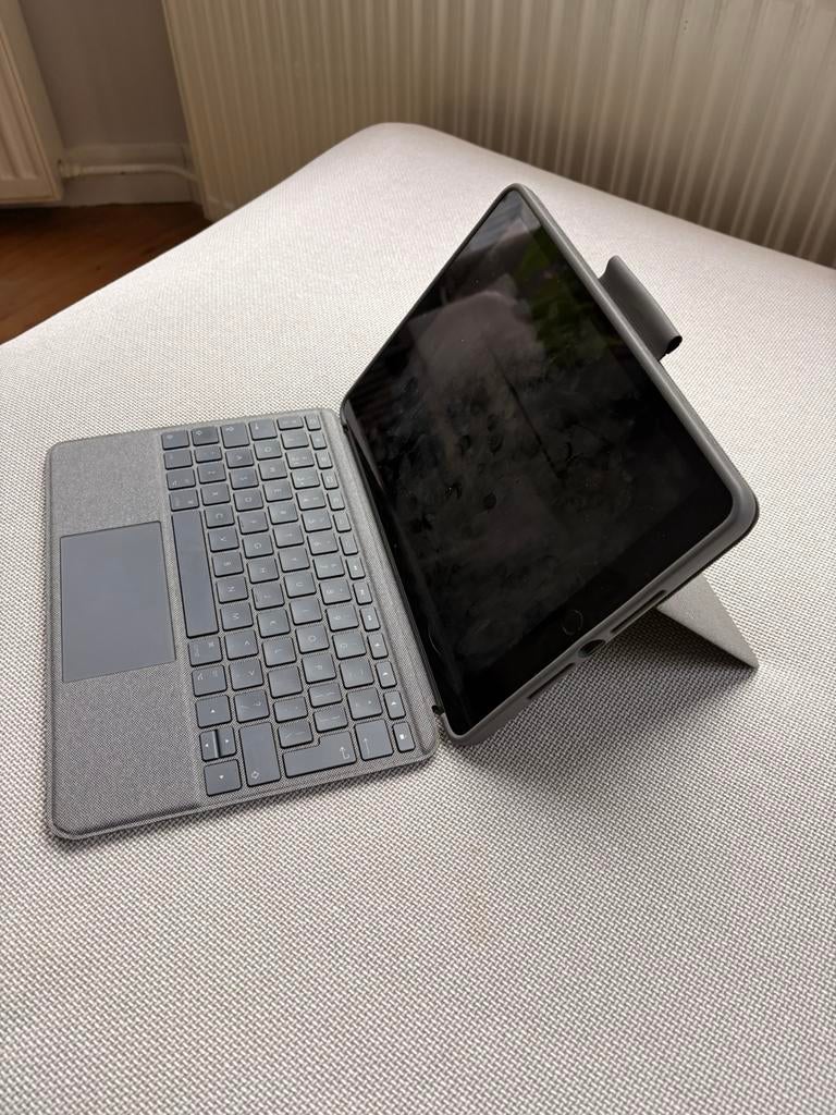 Logitech Combo Touch toetsenbordhoes iPad 10.2 (7 / 8 / 9), Computers en Software, Tablet-hoezen, 10 inch, Bescherming voor- en achterkant