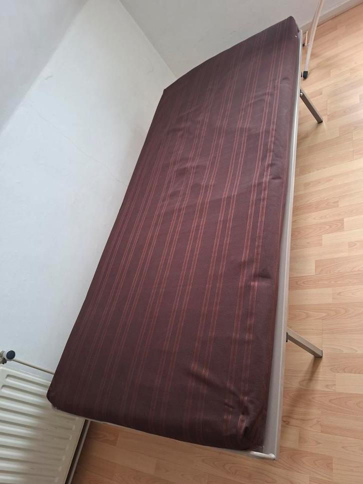 Opklapbed met matras - Ideaal voor logees, Huis en Inrichting, Slaapkamer | Bedden, Zo goed als nieuw, Eenpersoons, 80 cm, 200 cm