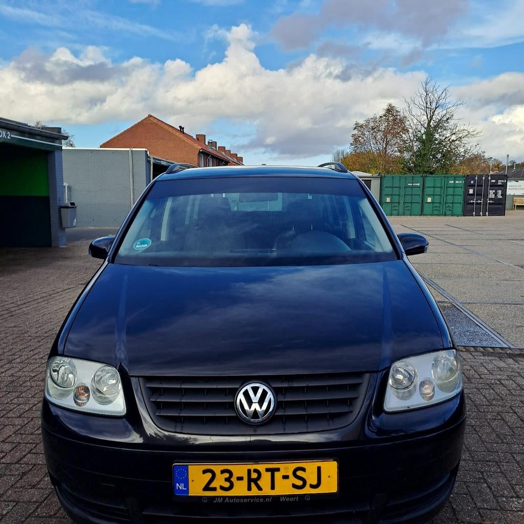 Volkswagen Touran 7 stoelen 1.6 85KW 2005 Zwart, 1441 kg, 4 cilinders, 7 stoelen, Zwart