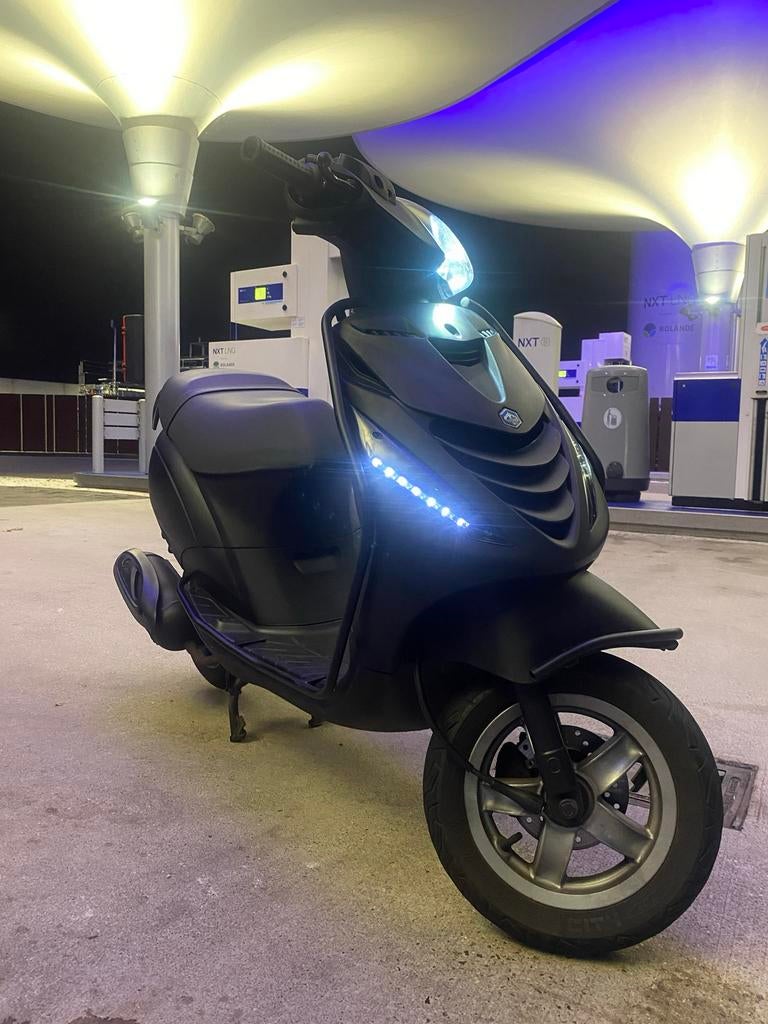 Piaggio zip brom 2012 wok, Fietsen en Brommers, Scooters | Piaggio, Ophalen, Zo goed als nieuw, Benzine, Zip