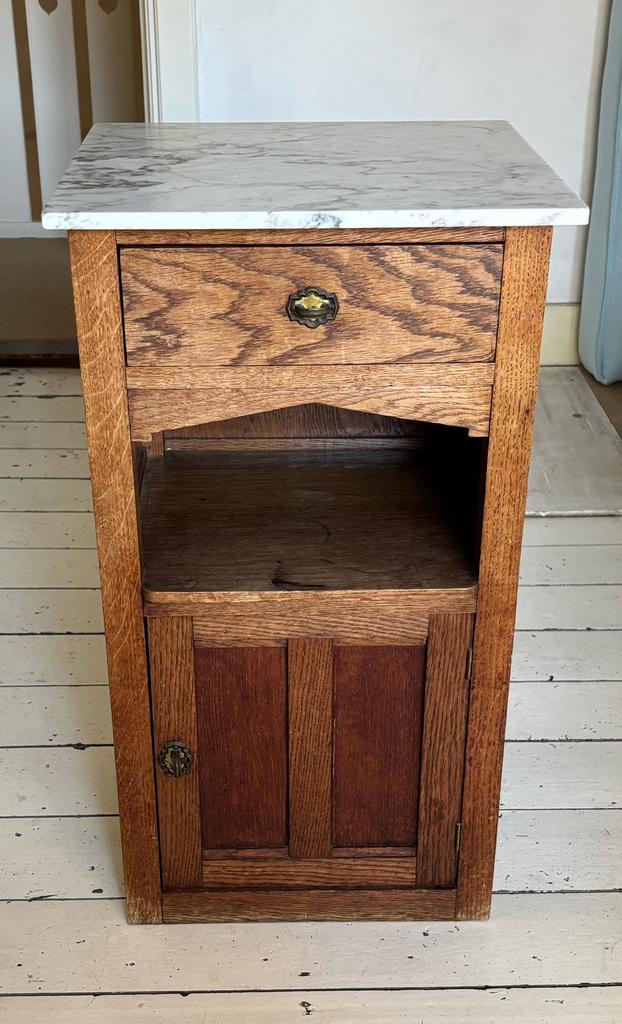 Antiek bijzettafeltje of nachtkastje, Ophalen, Zo goed als nieuw