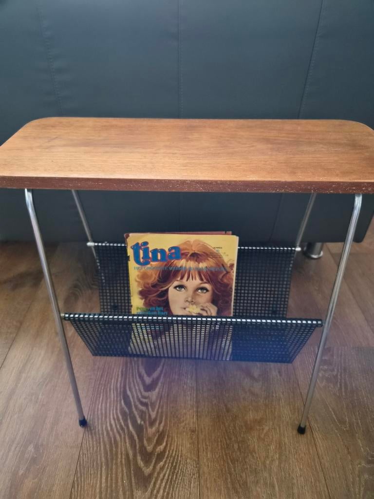 Vintage bijzettafel met tijdschriftenrek, Ophalen, Gebruikt