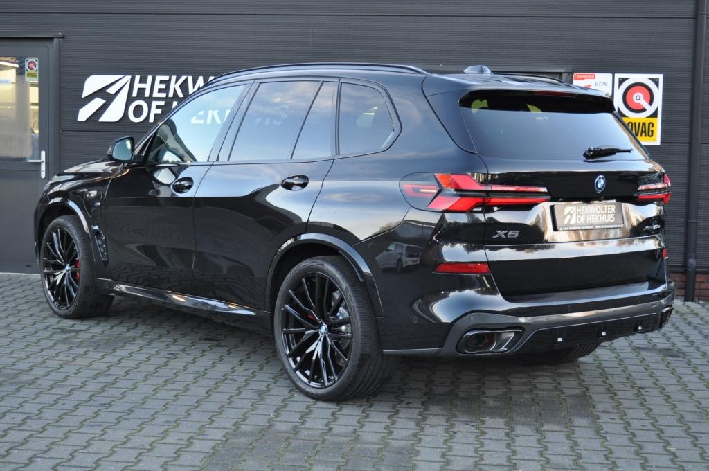BMW X5 50 e xDrive M Sport Pro | Pano | Soft-Close | Driving, Gebruikt, Metallic lak, Bedrijf, 489 pk