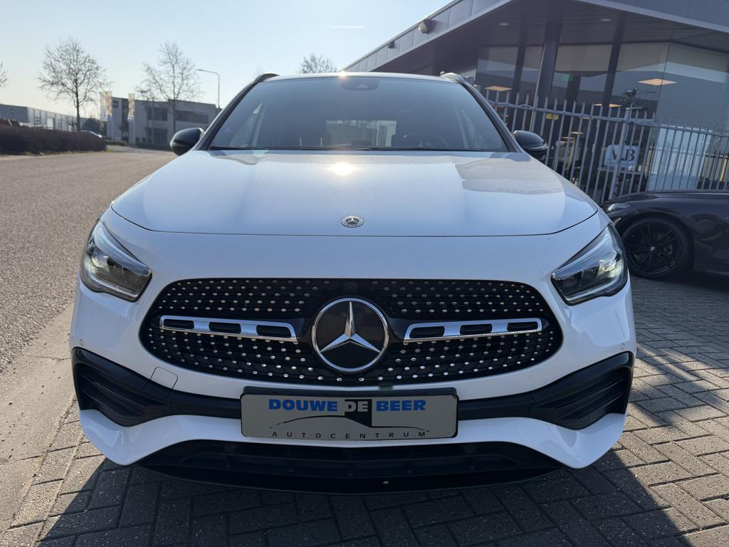 Mercedes-Benz GLA 250 e AMG Line Multibeam | Pano-Dak | Stoe, 12 maanden, 77 km/l, Gebruikt, Wit