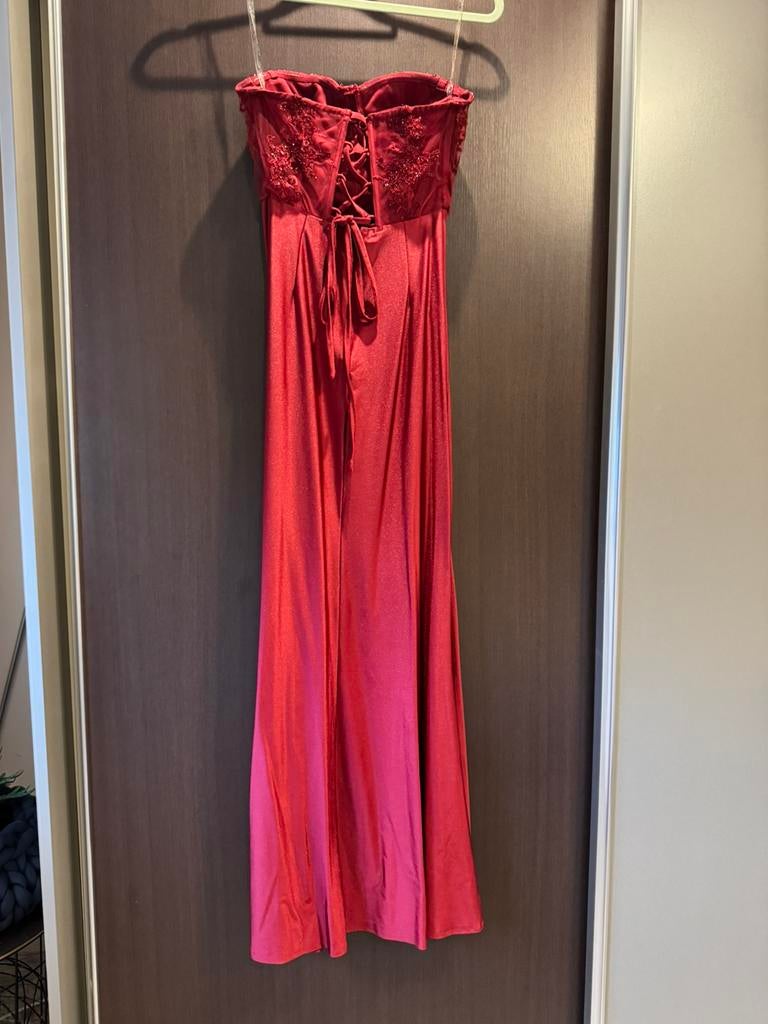 galajurk die heel mooi staat. Maat S, merk Eva & Lola., Kleding | Dames, Jurken, Ophalen of Verzenden, Zo goed als nieuw, Knielengte