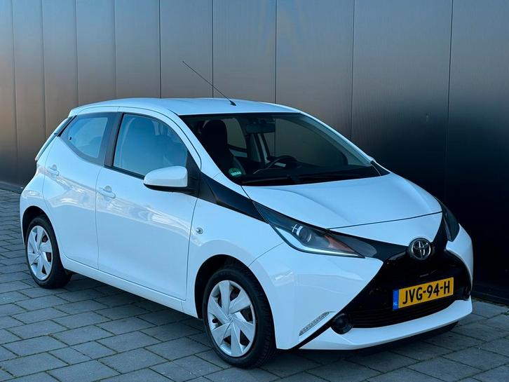 Toyota Aygo 1.0 Vvt-i X-Play 5D Airco Camera Apk 2-9-2027, Auto's, Toyota, Bedrijf, Aygo, ABS, Achteruitrijcamera, Airbags, Airconditioning