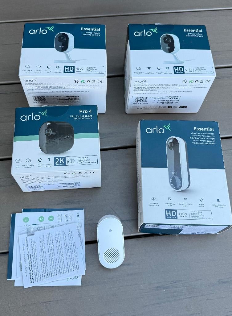 Arlo camera complete set videobewaking beveiligingcamera, Audio, Tv en Foto, Videobewaking, Ophalen, Zo goed als nieuw