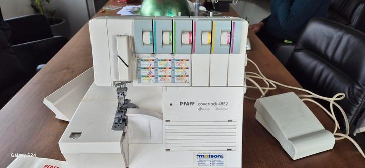 Pfaff Coverlock 4852 Lockmachine, Hobby en Vrije tijd, Naaimachines en Toebehoren, Zo goed als nieuw, Lockmachine, Pfaff, Ophalen