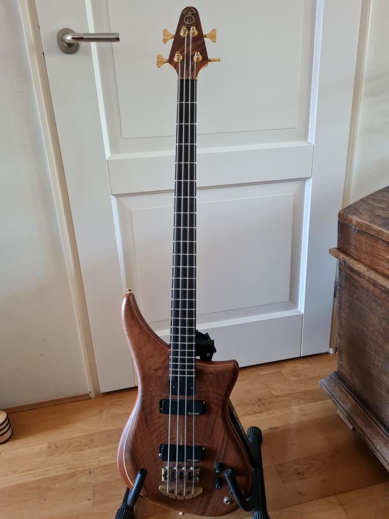 Alembic basgitaar. ( U.S.A.)., Ophalen, Zo goed als nieuw, Elektrisch