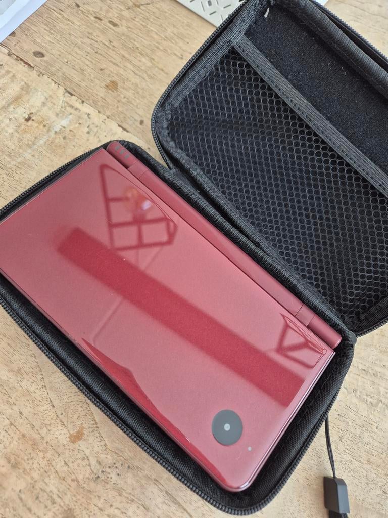Nintendo DSi XL - Rood - Inclusief beschermhoes, Spelcomputers en Games, Spelcomputers | Nintendo DS, Ophalen, Dsi XL, Gebruikt