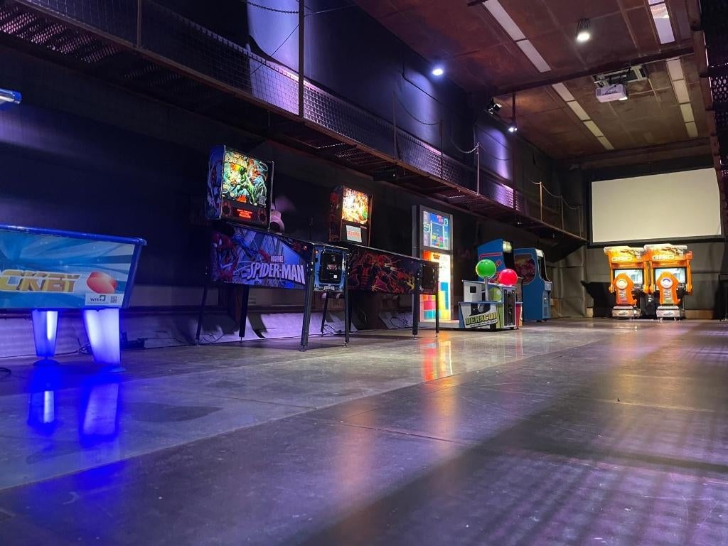 Verhuur arcade en flipperkast op uw feest of event., Verzenden, Zo goed als nieuw, Overige