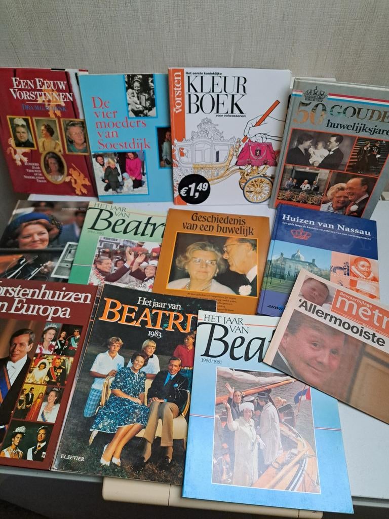 Veel koningshuis boeken., Ophalen of Verzenden, Zo goed als nieuw