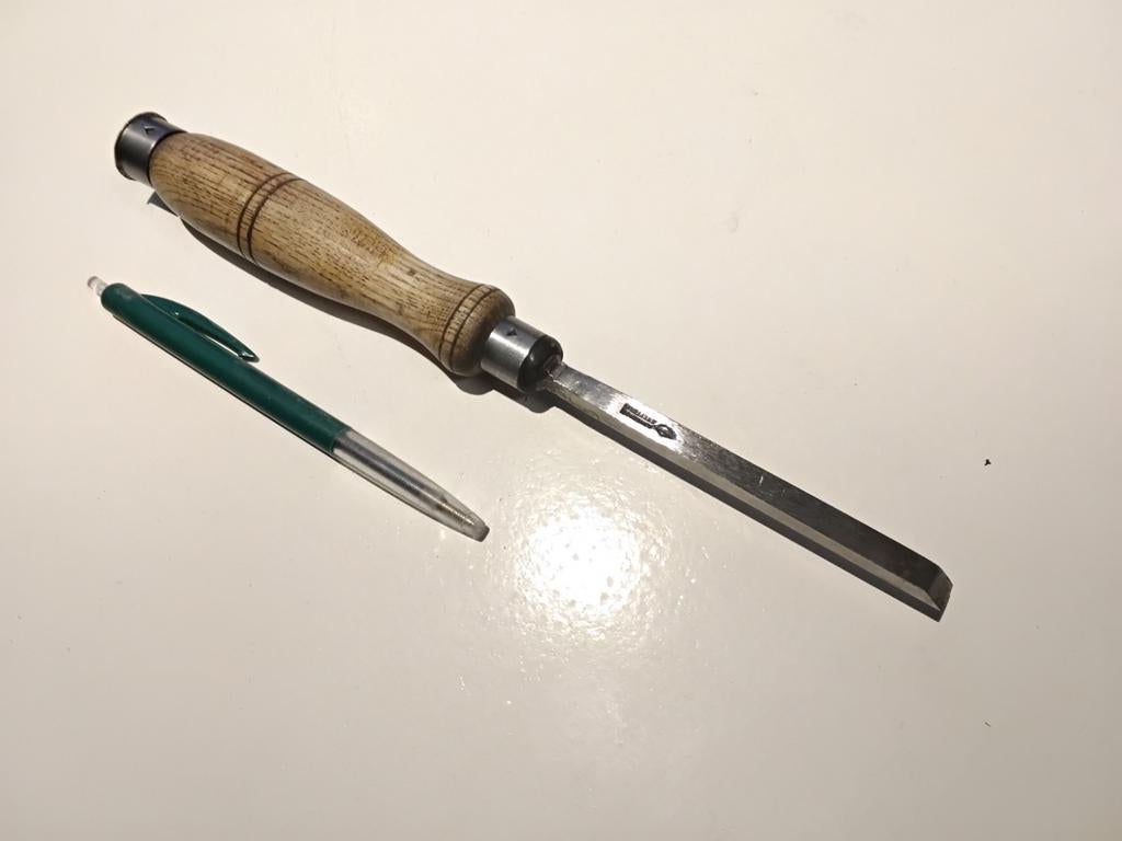 Mooie smalle steekbeitel, beitel van R   Milcion 8mm, Antiek en Kunst, Antiek | Gereedschap en Instrumenten, Ophalen of Verzenden