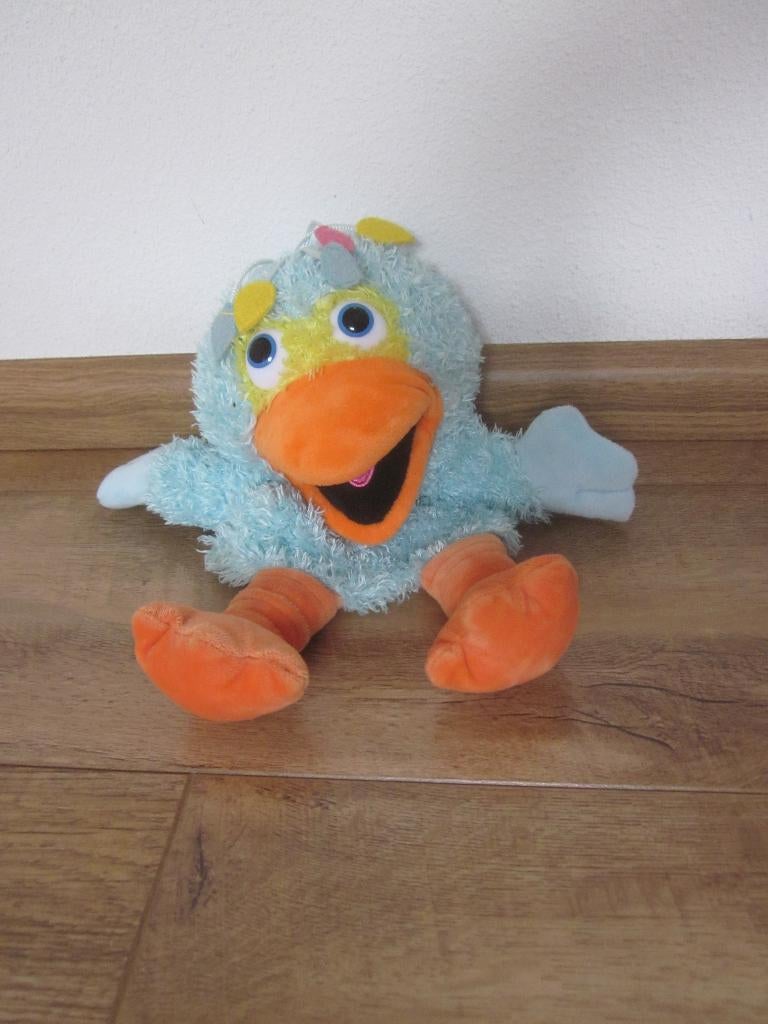 TMC Sesamstraat 2016 lichtblauw pluche vogel Pino handpop, Ophalen of Verzenden, Zo goed als nieuw, Eend