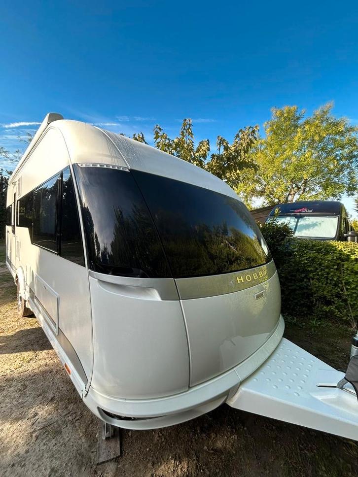 Hobby Caravan Premium 560UL, Caravans en Kamperen, Caravans, Particulier, tot en met 5, 1500 - 2000 kg, Rondzit, Hobby, 2 aparte bedden