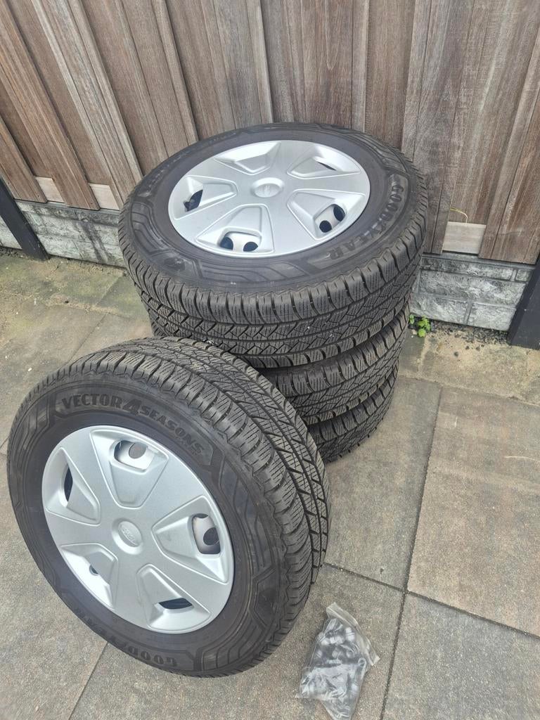 Goodyear Vector 4 Seasons Cargo 215/65R15C - ZGAN, Ophalen, 15 inch, Banden en Velgen, All Season