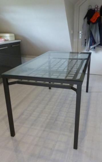 Eettafel Granas industrieel showcase-type (Ikea) beschikbaar voor biedingen