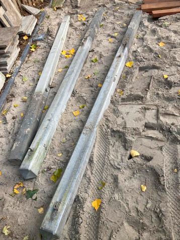 Beton schuttingpalen (7 stuks) beschikbaar voor biedingen