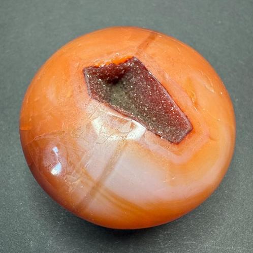 Carneool handsteen uit Madagaskar, Verzamelen, Mineralen en Fossielen, Mineraal, Ophalen of Verzenden