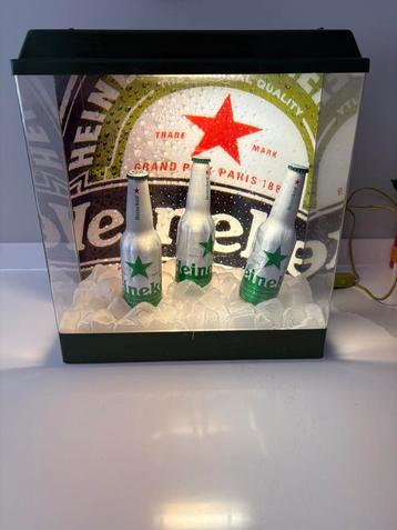Heineken lichtbak met 3 flesjes beschikbaar voor biedingen