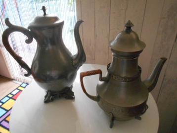 2 TINNEN KOFFIEKANNEN  DAALDEROP /JAMES EN SONS beschikbaar voor biedingen