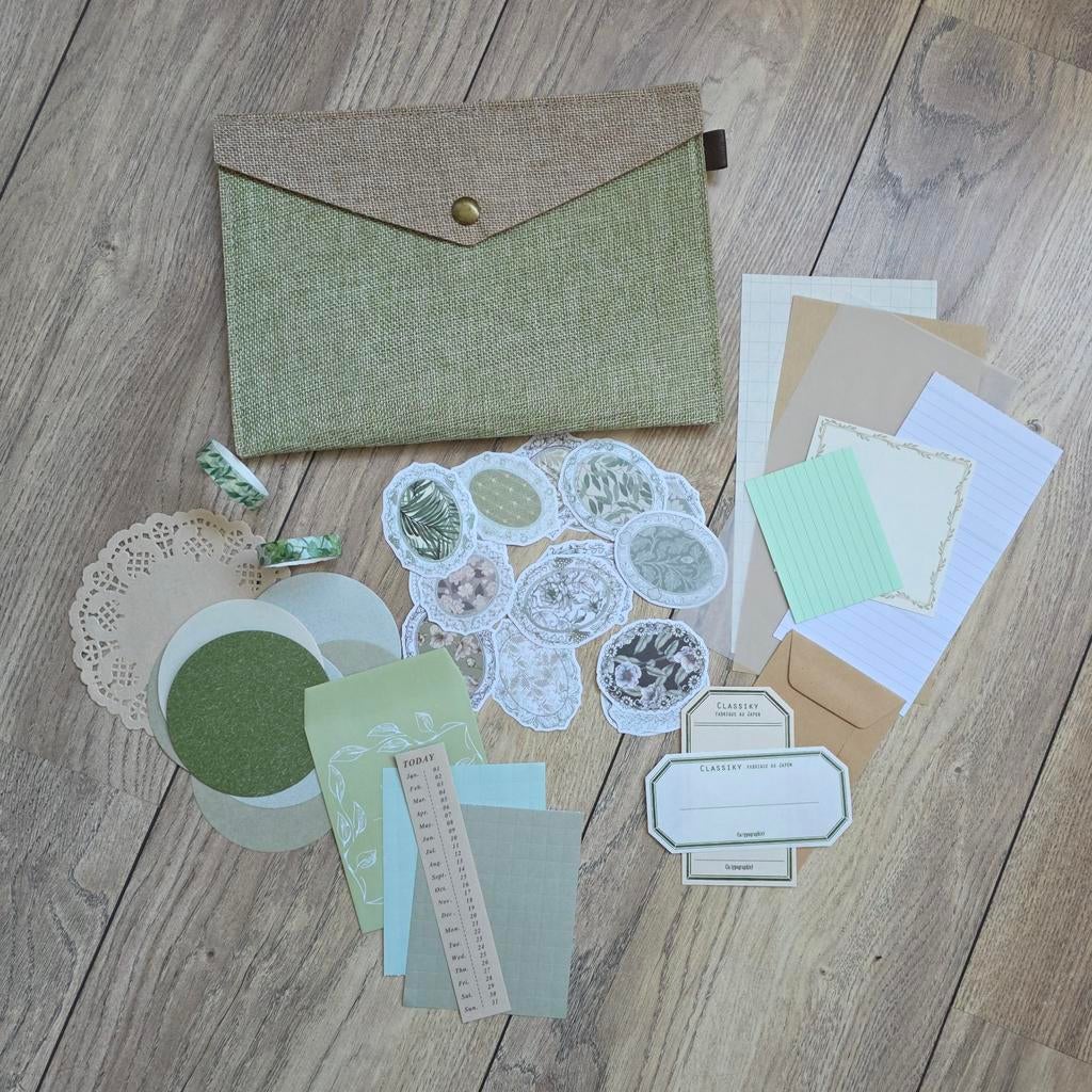 Groen ephemera folder/mapje met ephemera, Hobby en Vrije tijd, Scrapbooking, Zo goed als nieuw, Verzenden