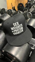 Flat mesh cap Sex, weights & proteine shakes, Kleding | Heren, Ophalen of Verzenden, Zo goed als nieuw