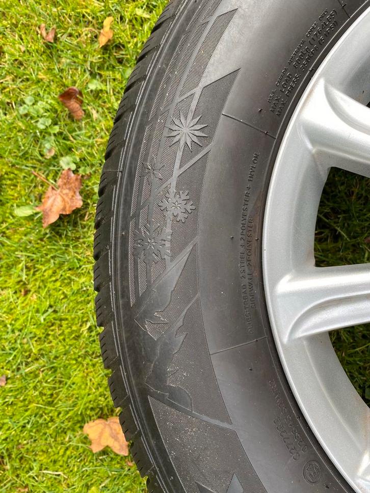 Winterbanden op velg 215/70 R16 Hankook, Auto-onderdelen, Banden en Velgen, Banden en Velgen, Winterbanden, 16 inch, 215 mm, Personenwagen
