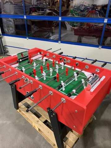 Stevige rode voetbaltafel  beschikbaar voor biedingen