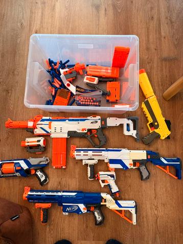 Groot NERF Arsenaal - Veel Blasters! beschikbaar voor biedingen