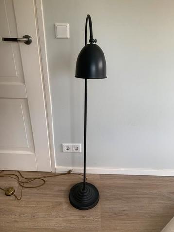 Frezoli vloerlamp. Donker grijs/ zwart beschikbaar voor biedingen